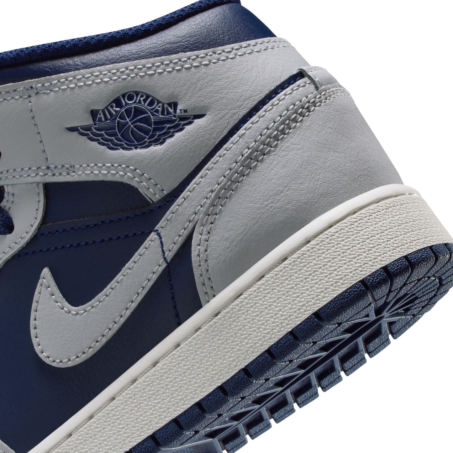 AJ 1 Mid -Youth